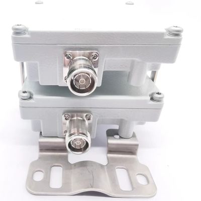 Combinador de Pim Baixo de Banda Dupla 617-2690MHz 3300-3800MHz 4.3-10-F DIN-F Vermelho IP65 interior/exterior