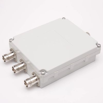 Combinador RF de baixa frequência PIM de quatro bandas 1710-2700MHz com pacote de conectores DIN-F 4.3-10-F