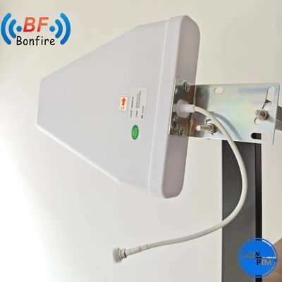 698-4000MHz Antenna de fio de feixe estreito Produção OEM/ODM para o exterior no Estádio Extent