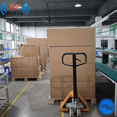 20 dBi Dual Polarized 2X2 MIMO Enclosure Patch Panel 5,8 GHz Antenna para 698-4000MHz