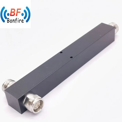 Divididor de energia reativa de 2 vias para interiores e exteriores -160dbc IP65 350-3800MHz N Fêmea cinza