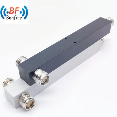 Divididor de energia reativa de 2 vias para interiores e exteriores -160dbc IP65 350-3800MHz N Fêmea cinza