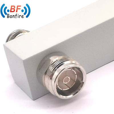 Divididor de energia reativa de 2 vias para interiores e exteriores -160dbc IP65 350-3800MHz N Fêmea cinza