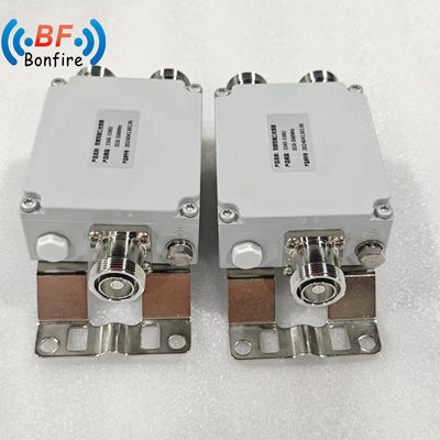 Combinador e diplexador de RF distribuídos para peças de telecomunicações