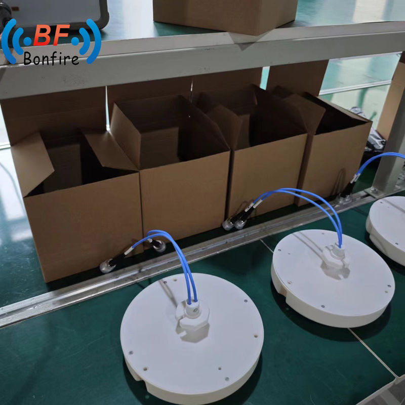 Indoor High Gain 4*4 MIMO RFID Panel de longo alcance Antenna 60° 1710-2700 3300-4000MHz 2km