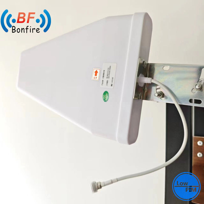 20 dBi Dual Polarized 2X2 MIMO Enclosure Patch Panel 5,8 GHz Antenna para 698-4000MHz