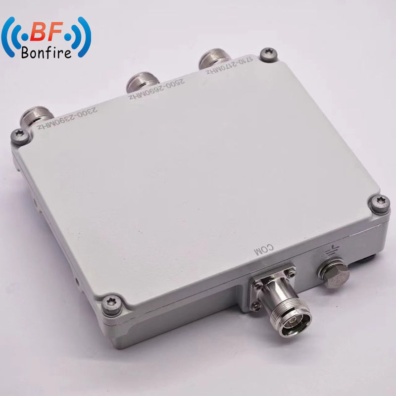 Combinador Triplexer Indoor/Outdoor 1710-1880 1920-2170 2300-2400 2500-2700MHz -155dbc com 4.3-10-Female Connector