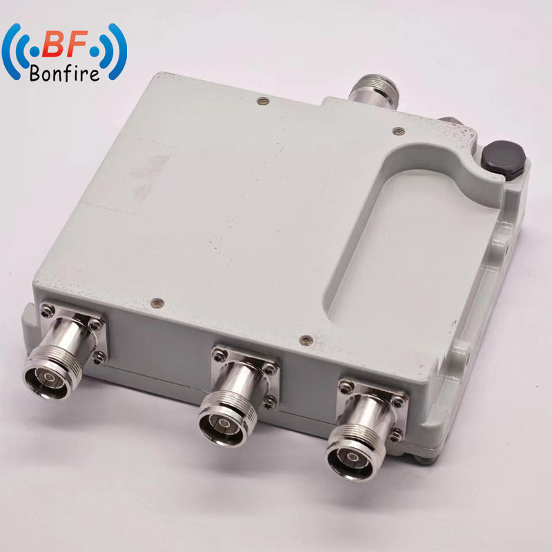 Triplexer cinza/vermelho/preto 698-960 1710-2170 1920-2710 2300-2400 2500-2700MHz RF Diplexer Combinador de banda dupla para DAS IBS