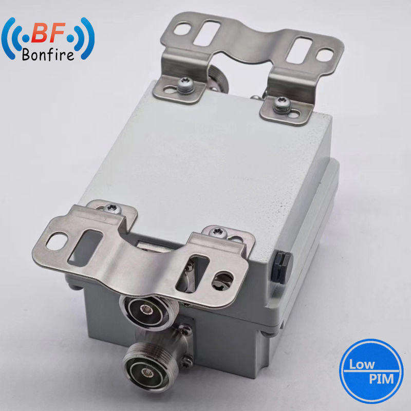 VHF Triplexer RF Diplexer RF Combiner 1710-1880 1920-2170 2300-2400 2500-2700MHz DAB 210-260 MHz Conector SMA