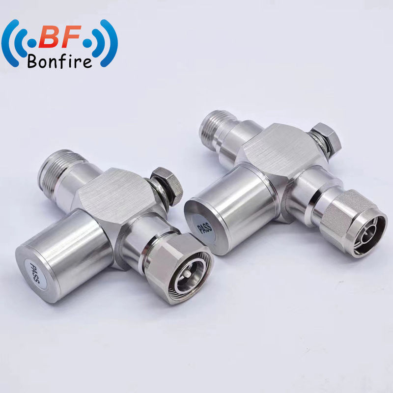 4.3-10 Protector contra sobretensões por conector masculino para interface N-F e gama de frequências alargada